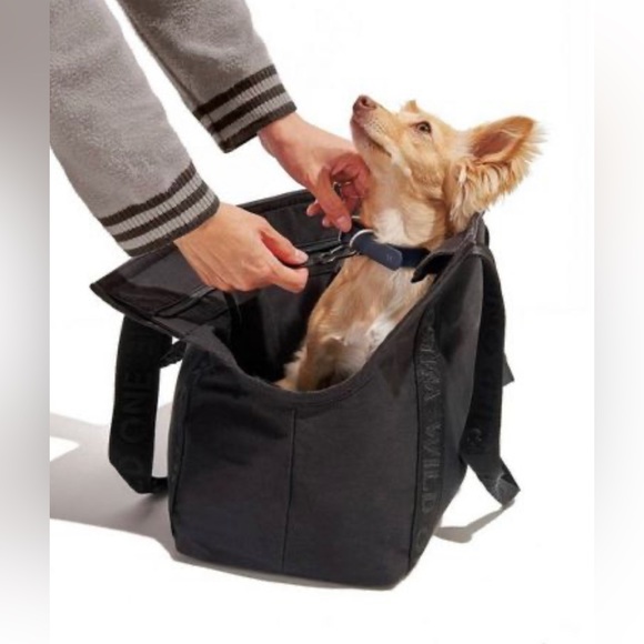 **SOLD OUT** NWT Wild One Everyday Pet Carrier Dog Tote 🖤🖤🖤 - Picture 3 of 9